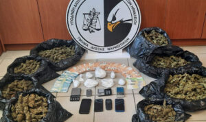 Κρήτη: Μπλόκο της αστυνομίας σε κύκλωμα ναρκωτικών – Σχεδόν 7 κιλά κάνναβης και μισό κιλό κόκας σε Γάζι και Μυλοπόταμο (φωτογραφίες)