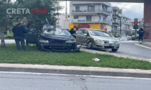 Ηράκλειο: Γερή «στούκα» αυτοκινήτων στη Λεωφόρο Κνωσού