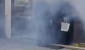 Πανικός στις Μοίρες: Γέμισε καπνούς κοσμηματοπωλείο