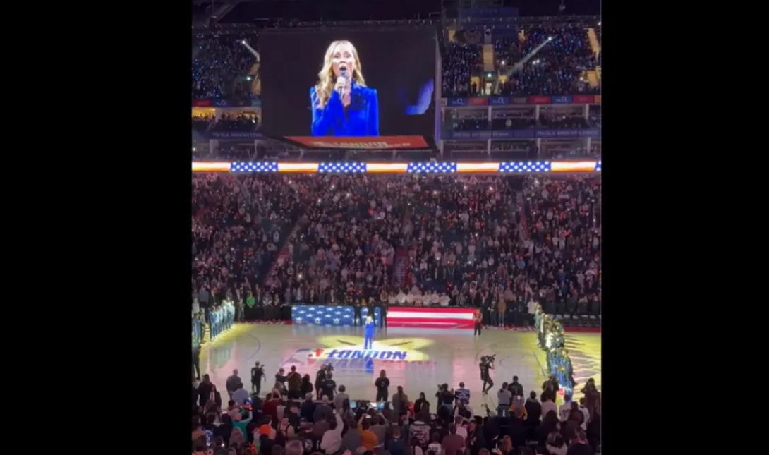 «Αφήστε ήσυχη τη Γροιλανδία»: Φίλαθλος διέκοψε τον εθνικό ύμνο των ΗΠΑ σε αγώνα του ΝΒΑ – Δείτε βίντεο