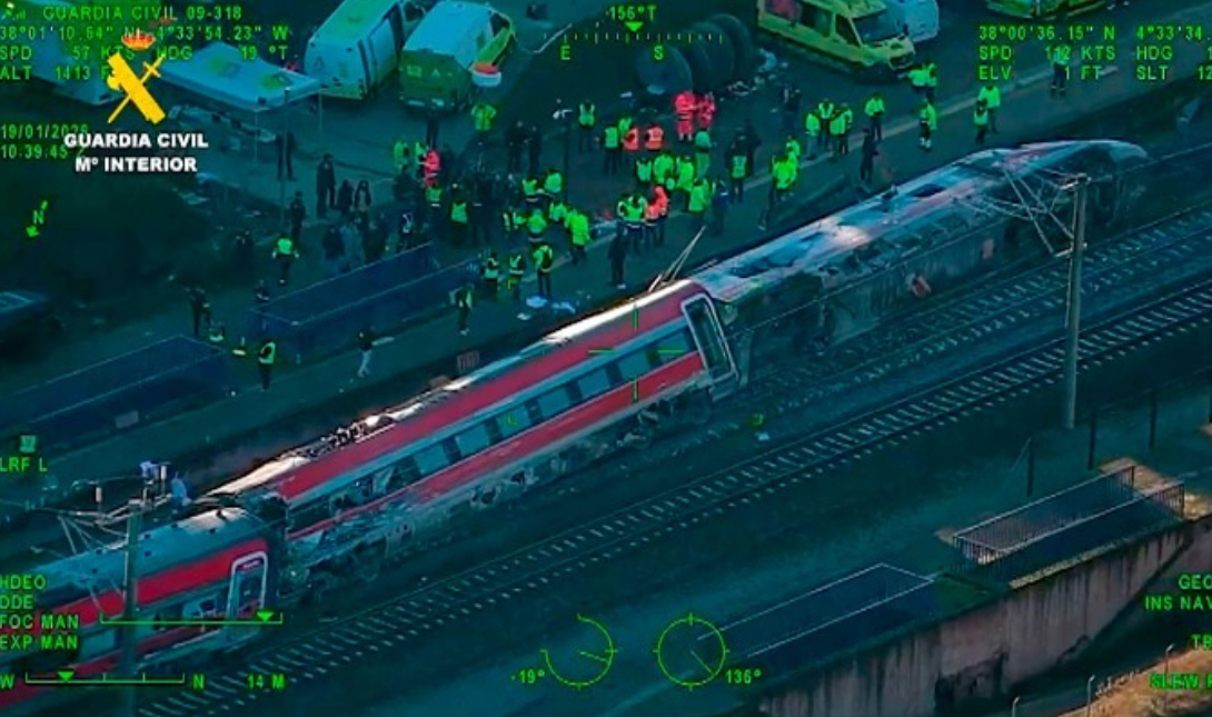 Τραγωδία στην Ισπανία: Αναφορές για 43 αγνοούμενους από το σιδηροδρομικό δυστύχημα