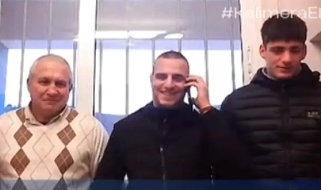 Νέα Μάκρη: Ήρωες μαθητές έσωσαν ηλικιωμένο από φλεγόμενο σπίτι (βίντεο)