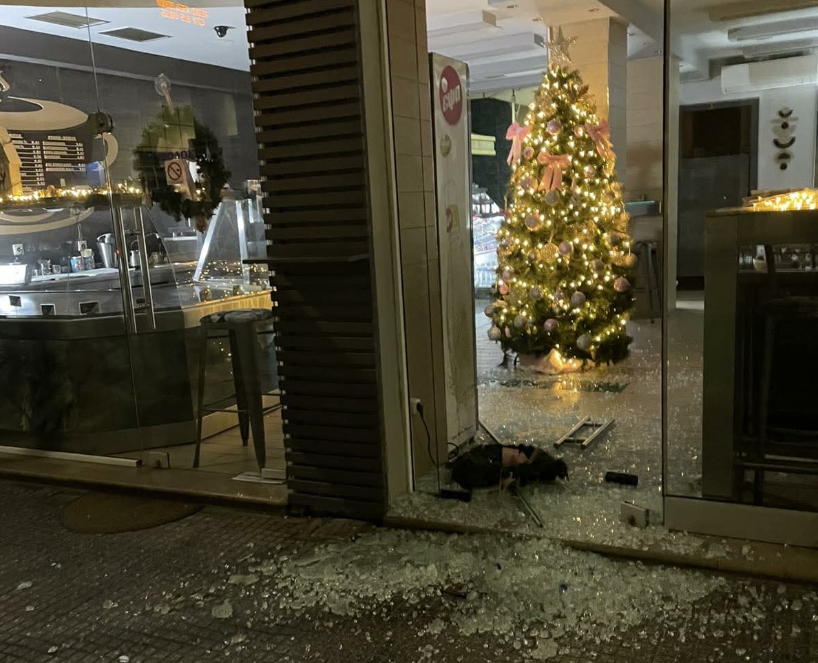 Διάρρηξη με σοβαρές ζημιές σε κατάστημα εστίασης στο κέντρο του Βόλου! 3 Διάρρηξη με σοβαρές ζημιές σε κατάστημα εστίασης στο κέντρο του Βόλου!