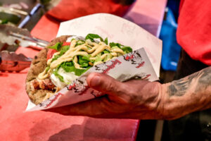 Μαζί με τα πιτόγυρα πουλούσε και ηρωίνη – Συνελήφθη 55χρονος σουβλατζής