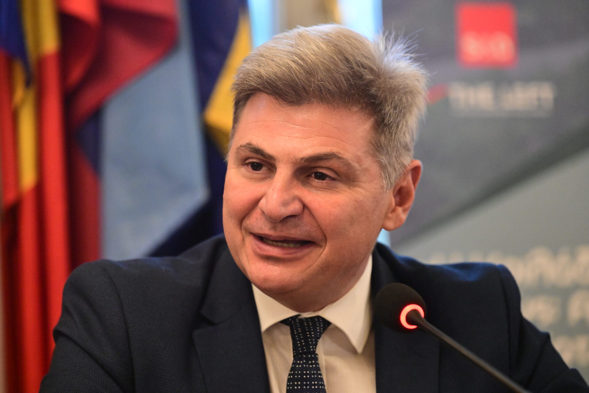 «Άναψε φωτιές» στον ΣΥΡΙΖΑ ο Φαραντούρης με τις δηλώσεις του για Καρυστιανού: Εξηγήσεις ζήτησε ο Φάμελλος