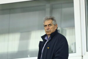 Λύγισε ο πρώην προπονητής και νυν αντιπρόεδρος του ΠΑΟΚ έξω από την Τούμπα για τους επτά οπαδούς