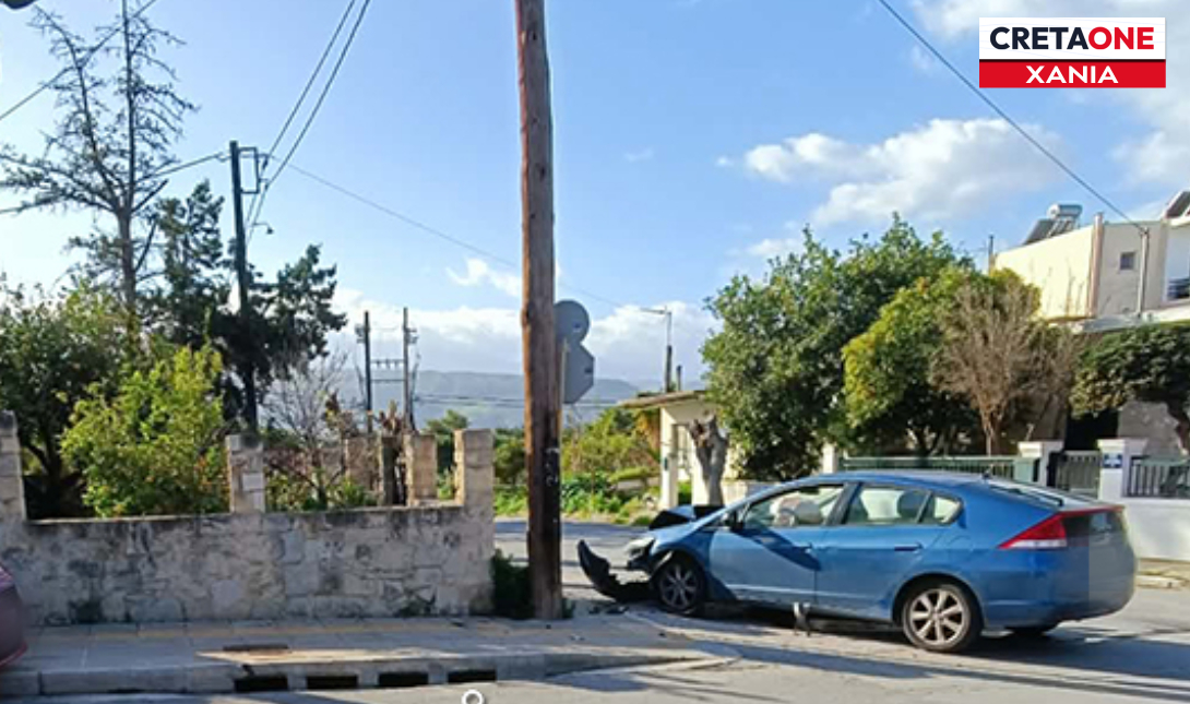 Τροχαίο ατύχημα στα Χανιά: Γερή «στούκα» αυτοκινήτων στον Άγιο Ιωάννη – Δείτε φωτογραφίες