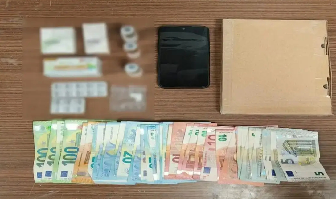 Προσπάθησε να περάσει ροζ κοκαΐνη από το αεροδρόμιο