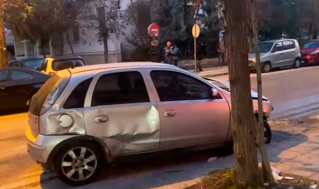 Στο αυτόφωρο η 24χρονη οδηγούσε μεθυσμένη και πήρε σβάρνα 15 σταθμευμένα ΙΧ στη Θεσσαλονίκη