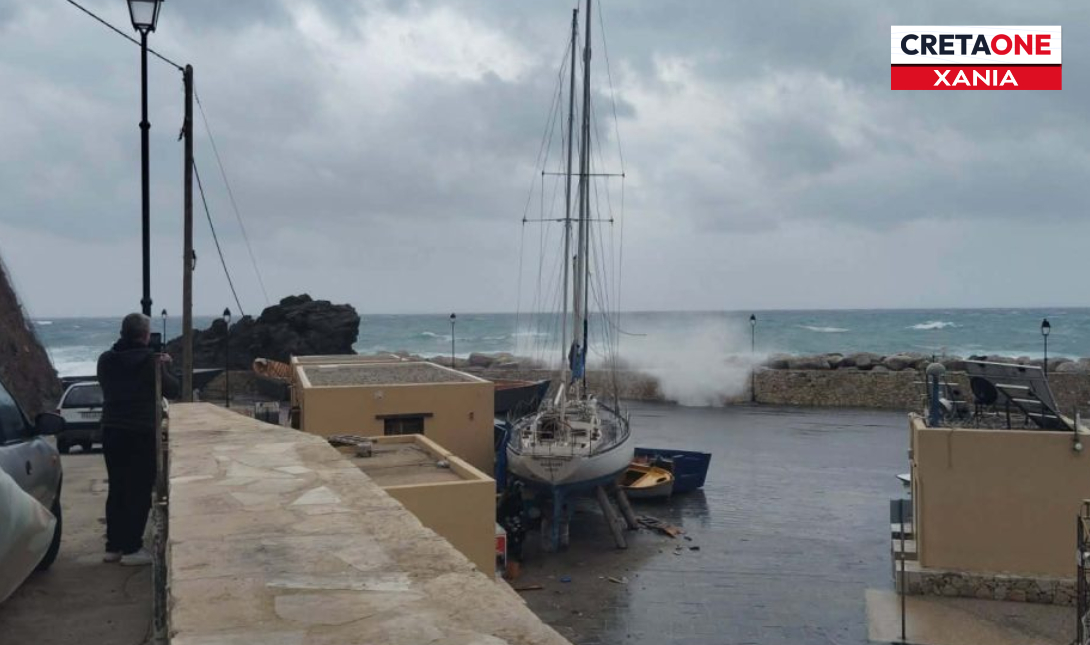 Στο έλεος της κακοκαιρίας η Γαύδος: Βυθίστηκαν βάρκες, παρασύρθηκε αυτοκίνητο από τα κύματα – Δείτε βίντεο