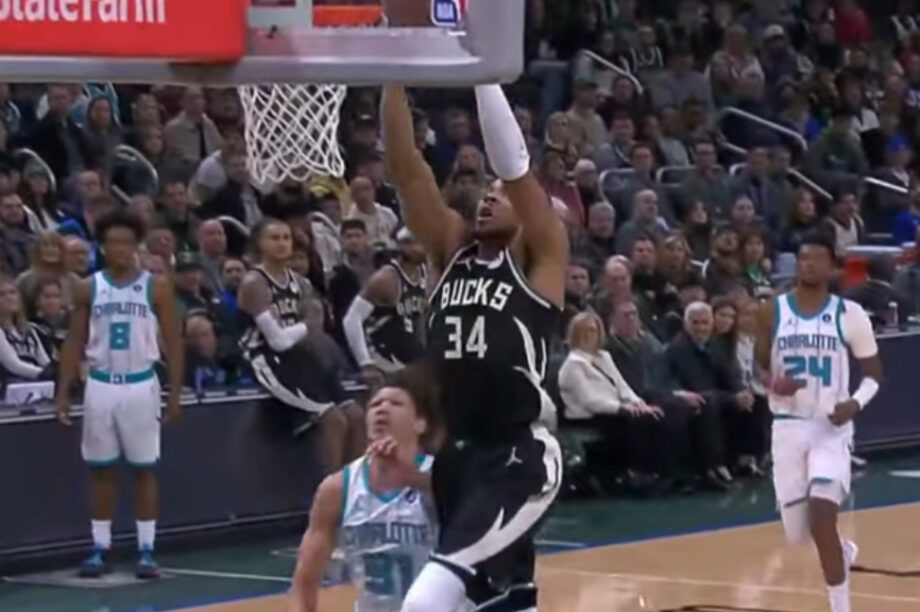 Με... «30άρα» Αντετοκούνμπο λύγισαν οι Μπακς τους Χόρνετς (βίντεο)