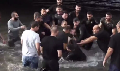 Συμπλοκή στη Φλώρινα για τα Θεοφάνια! (βίντεο)