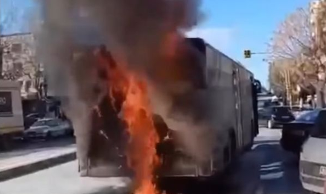 Παρανάλωμα του πυρός έγινε λεωφορείο στη Θεσσαλονίκη