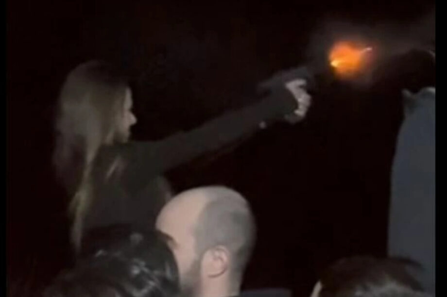 ΕΛΑΣ: Έρευνα για γυναίκα αστυνομικό που πυροβολεί σε γλέντι (βίντεο)