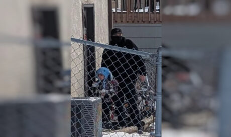 ΗΠΑ: Πράκτορες της ICE συνέλαβαν 5χρονο αγόρι την ώρα που γυρνούσε από το σχολείο (βίντεο)