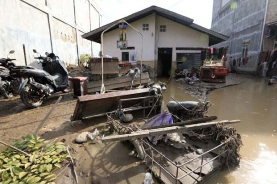 Ινδονησία: Φονικές πλημμύρες με 14 νεκρούς και 4 αγνοούμενους