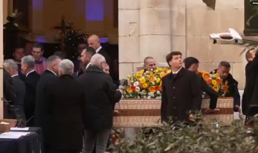 Κοσμοπλημμύρα και συγκίνηση στην κηδεία της Μπριζίτ Μπαρντό (βίντεο)