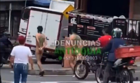 Κολομβία: Έγδυσαν και έβαψαν κλέφτες διαπομπεύοντάς τους δημόσια! (βίντεο)