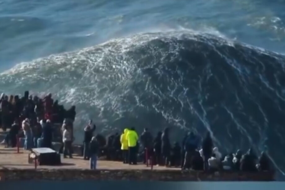 Πορτογαλία: Επιβλητικά θηριώδη κύματα που φτάνουν τα 26 μέτρα! (βίντεο)