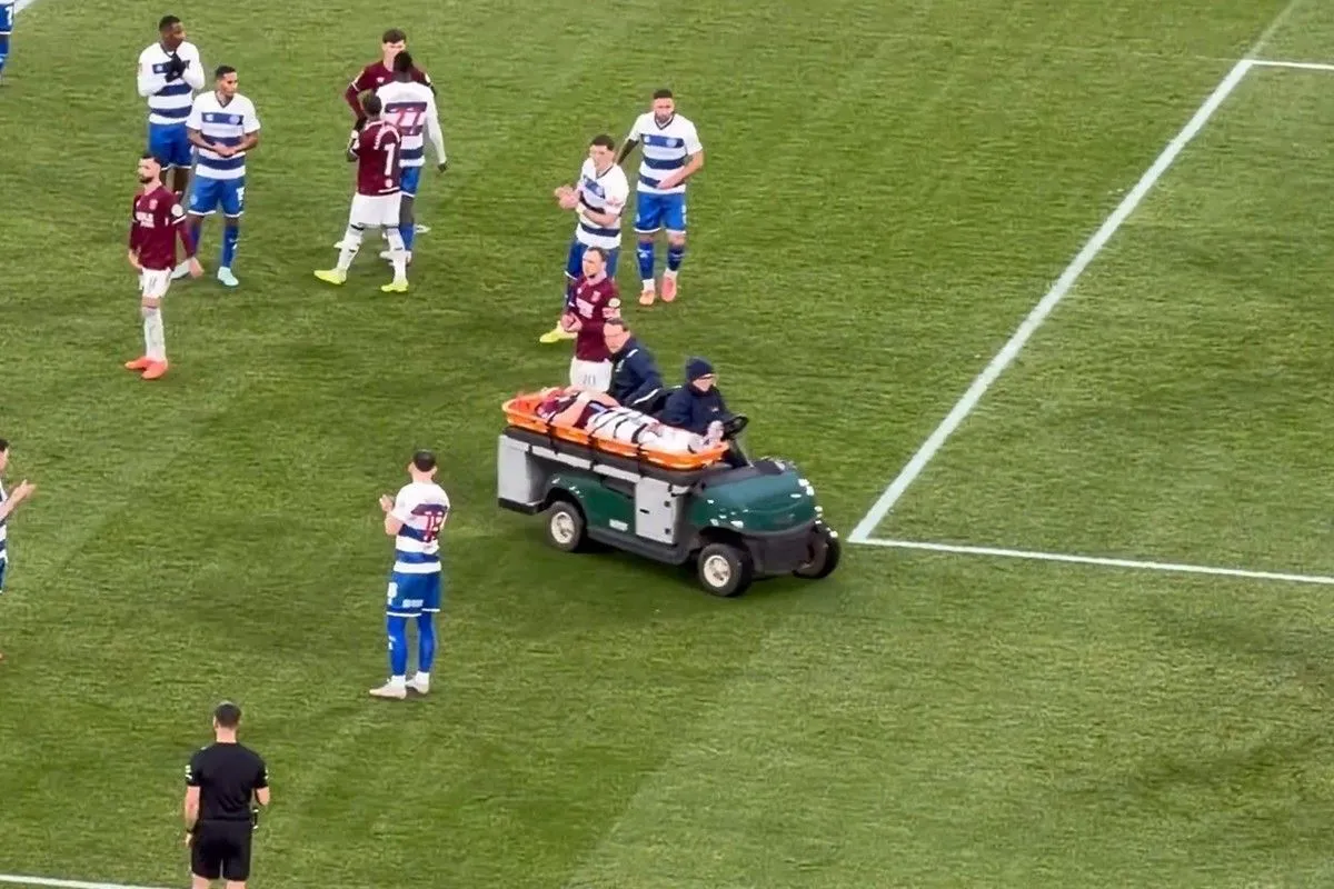 Τρομακτικός τραυματισμός για τον Μαυροπάνο, έφυγε με φορείο από τον αγωνιστικό χώρο