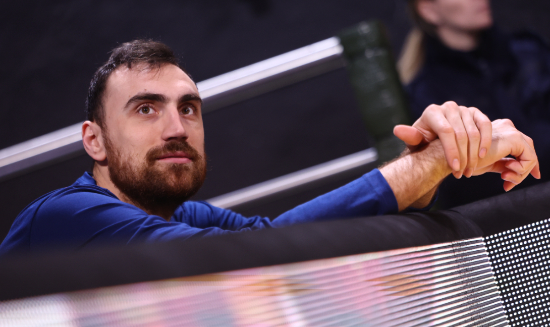 Μιλουτίνοφ Πολιτικά Κοντινή