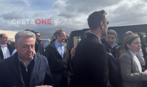 Σε εξέλιξη η επίσκεψη του Δήμα και του Ταχιάου στο Καστέλλι – Εν αναμονή του πρωθυπουργού (φώτο, βίντεο)