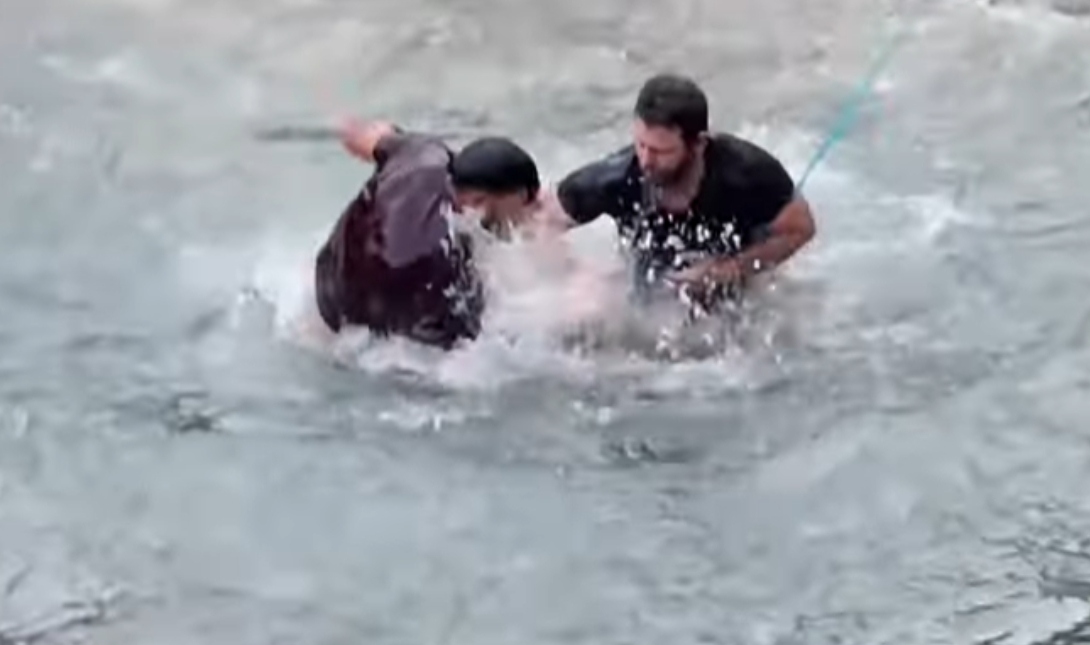 Τρίκαλα: Ένταση στην κατάδυση του Σταυρού – Δείτε βίντεο