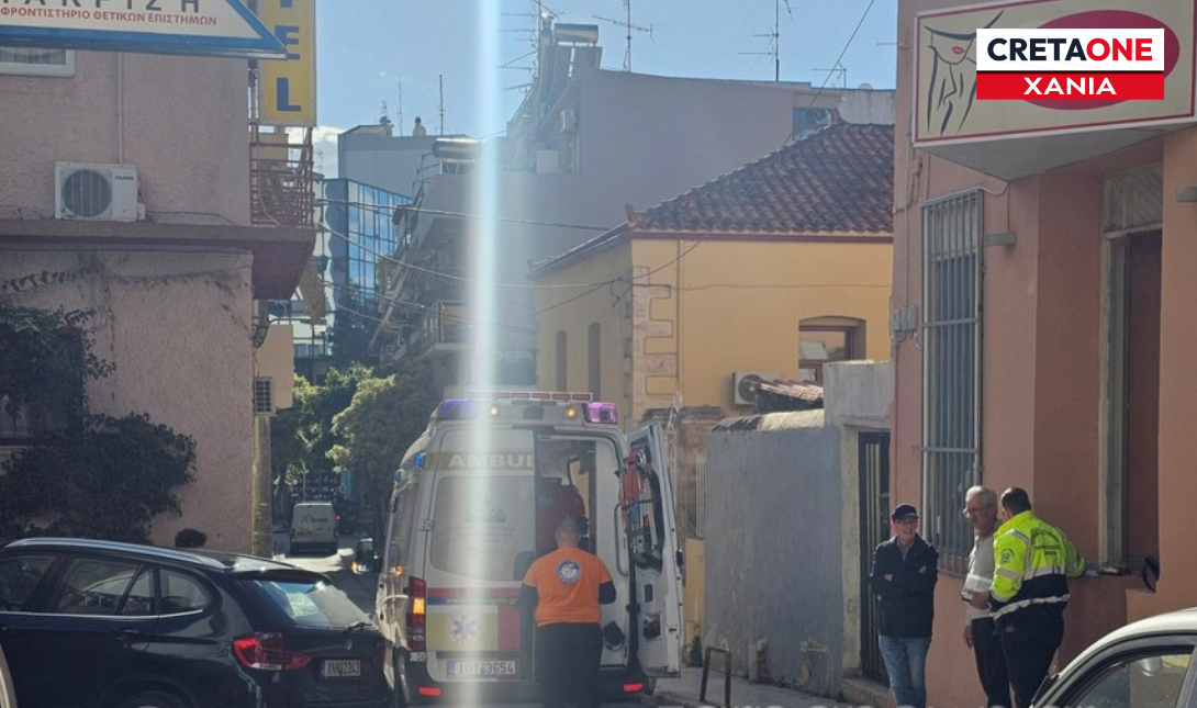 Χανιά: Τροχαίο ατύχημα με μηχανάκι στο κέντρο – Στο Νοσοκομείο μια γυναίκα (φωτογραφίες)