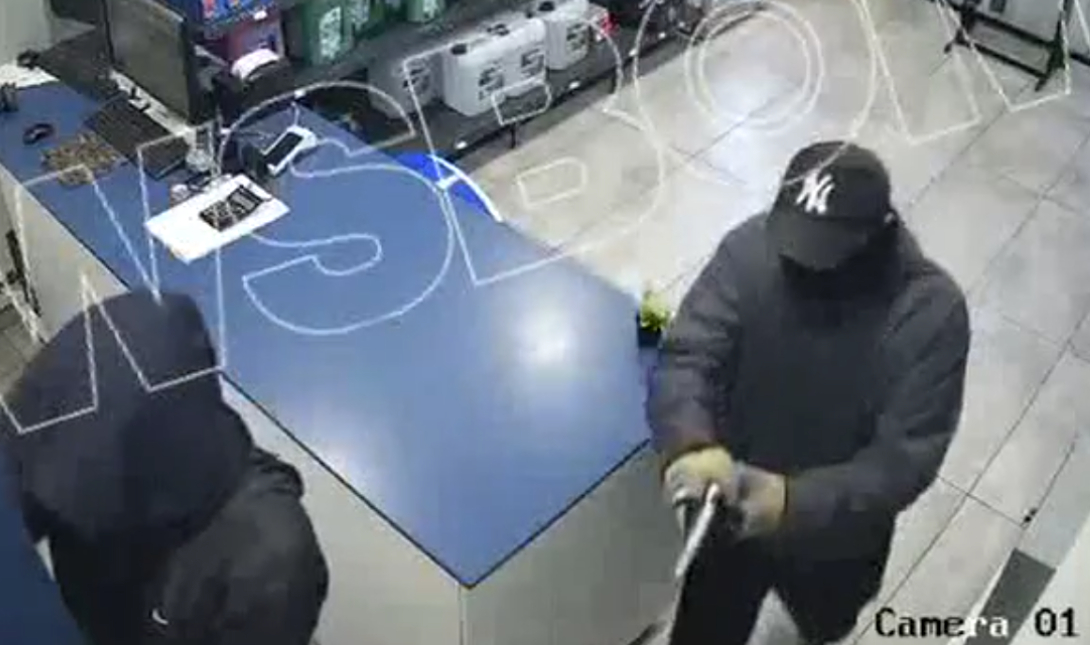 Βίντεο ντοκουμέντα από τη σπείρα που λήστευε βενζινάδικα και μίνι μάρκετ στην Αττική