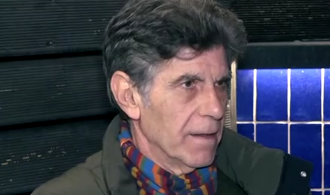 Γιάννης Μπέζος: «Δεν με ενδιαφέρει να μπω στο Netflix, έχω δει απίστευτες ανοησίες εκεί μέσα» (βίντεο)