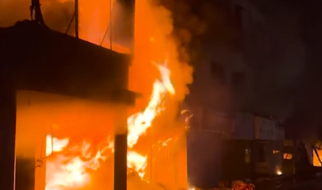 Πακιστάν: Τουλάχιστον 21 νεκροί σε πυρκαγιά σε εμπορικό κέντρο στο Καράτσι (βίντεο)