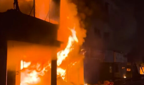 Πακιστάν: Τουλάχιστον 21 νεκροί σε πυρκαγιά σε εμπορικό κέντρο στο Καράτσι (βίντεο)