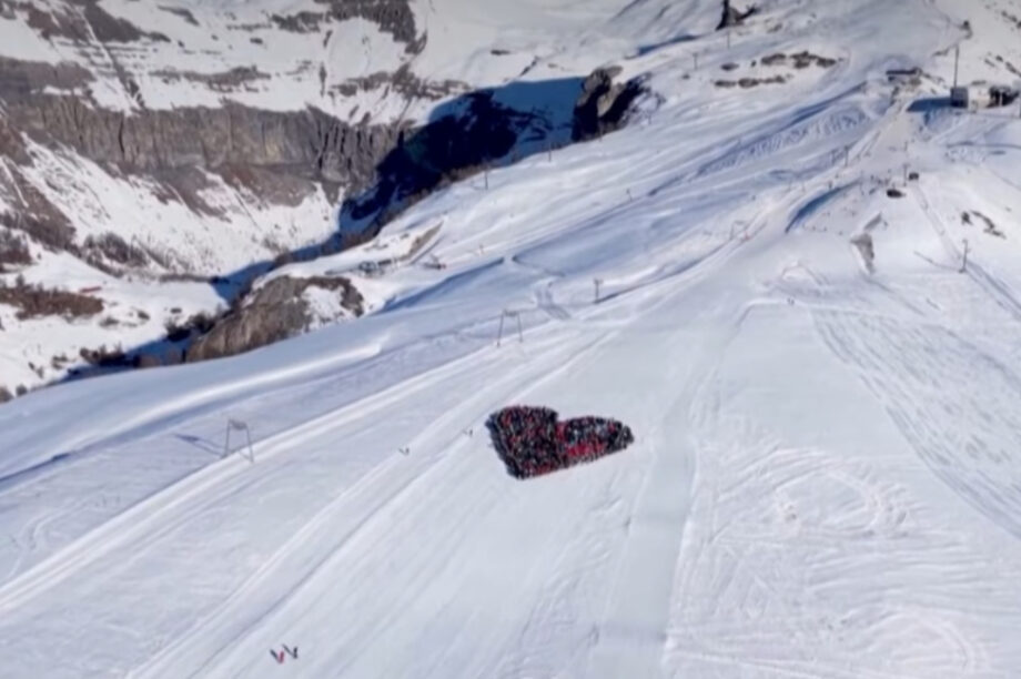Η συγκινητική κίνηση σκιέρ στην Ελβετία για τα θύματα στο Κραν Μοντανά (βίντεο)