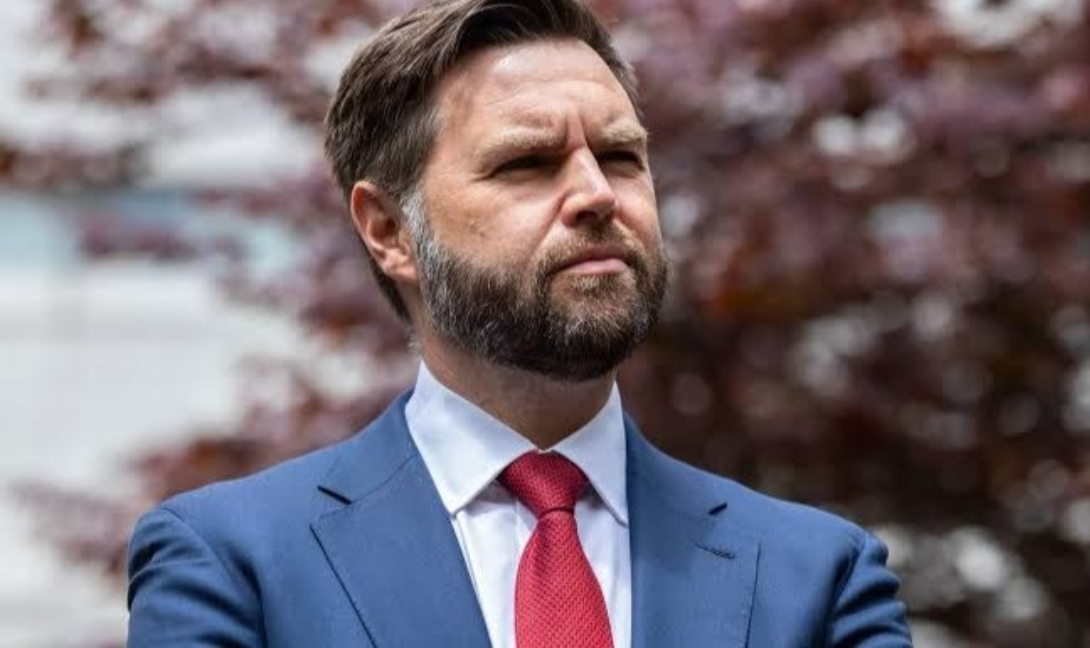 Βανς για τη σύλληψη του 5χρονου από την ICE: «Να τον αφήναμε στο κρύο;» (βίντεο)