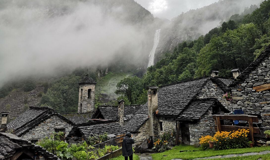 Το χωριό με τα πέτρινα σπίτια που ζει χωρίς ρεύμα! (βίντεο)