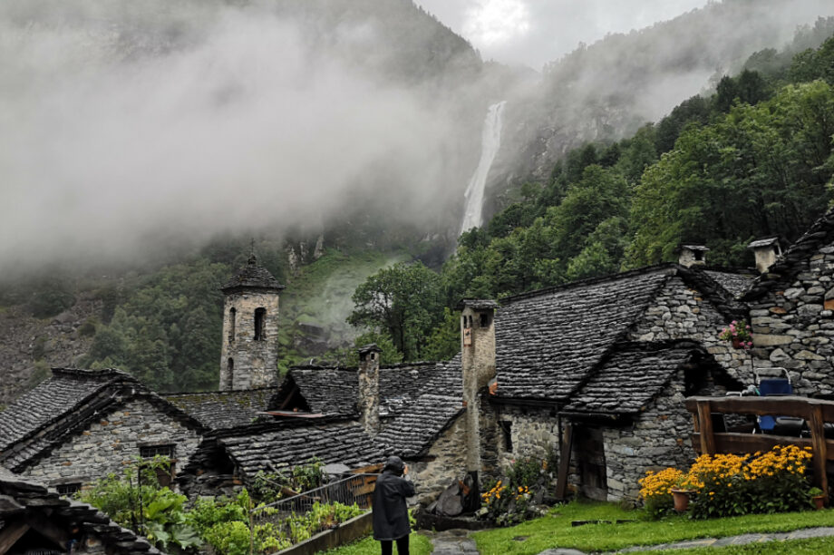Το χωριό με τα πέτρινα σπίτια που ζει χωρίς ρεύμα! (βίντεο)