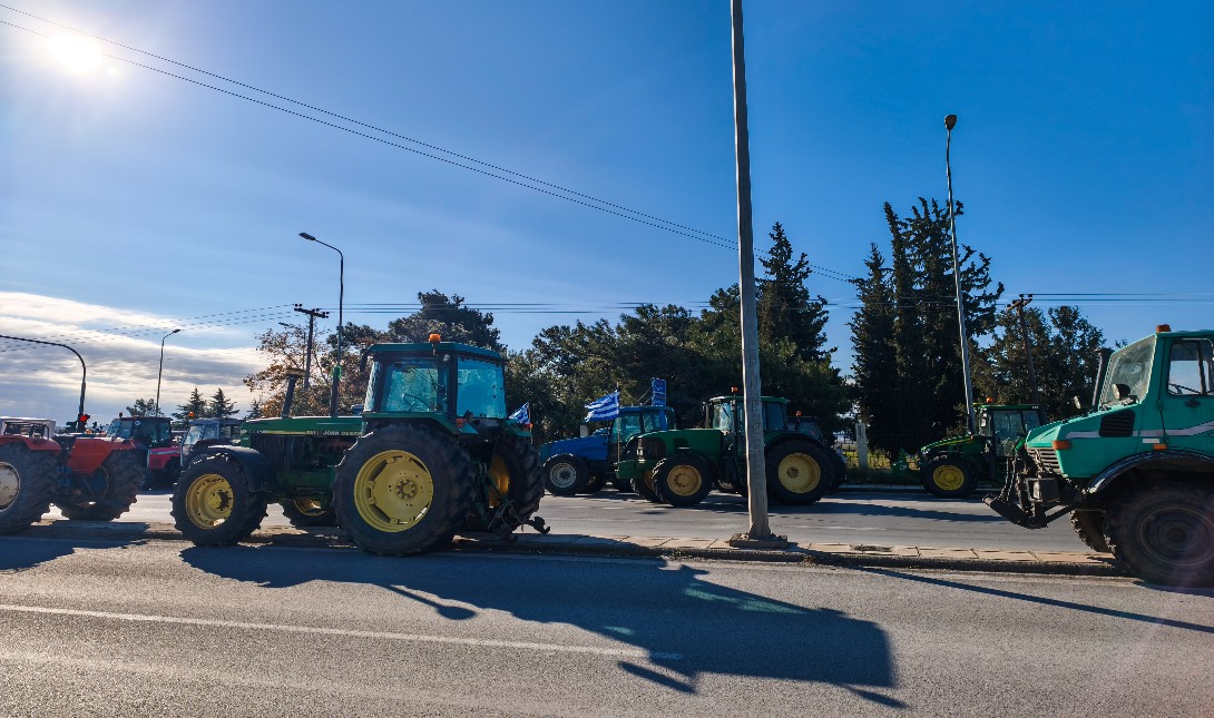 Αγροτικές κινητοποιήσεις: Επιστροφή στα μπλόκα σήμερα – Κρίσιμη σύσκεψη αύριο στα Μάλγαρα