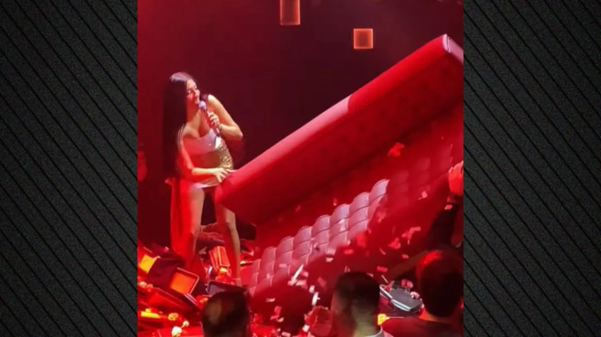 Αναστασία: Θαμώνας έριξε… καναπέ στην πίστα του μαγαζιού την ώρα που τραγουδούσε (βίντεο)