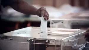 Προβάδισμα της ΝΔ με 12,2 μονάδες έναντι του ΠΑΣΟΚ σύμφωνα με δημοσκόπηση της Interview