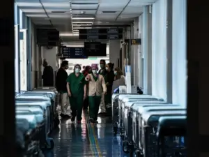 Σοβαρό επεισόδιο στον Ερυθρό Σταυρό: Πετούσε αίμα και ούρα σε γιατρούς – Στο «αμήν» οι υγειονομικοί