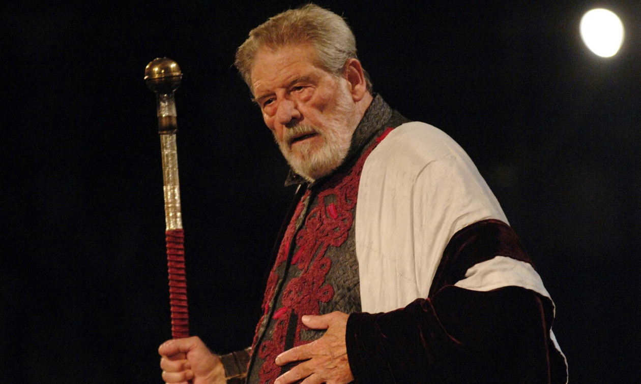 Γιάννης Βόγλης: Στα σκουπίδια βραβεία και κειμήλια του ηθοποιού