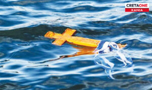 Χανιά: Αυτοί είναι οι δυο κολυμβητές που έπιασαν τον Σταυρό στο Ενετικό Λιμάνι