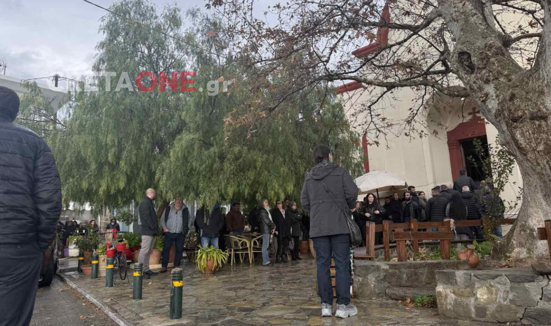 Ηράκλειο: Σπαραγμός στην κηδεία του αδικοχαμένου Στέλιου Τσικνάκη (φωτογραφίες,βίντεο)