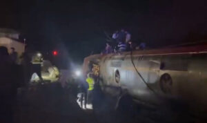 Νέα σιδηροδρομική τραγωδία στην Ισπανία – Αναφορές για νεκρούς και τραυματίες, σκηνές που θυμίζουν Τέμπη (βίντεο)