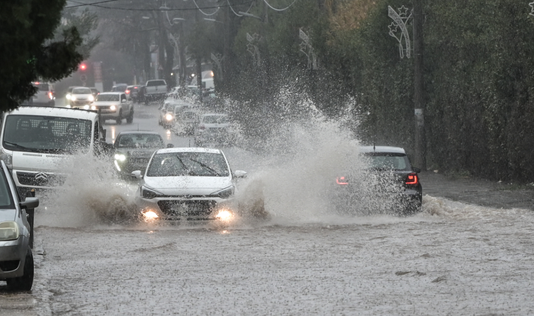 Καιρός: Συνεχίζεται η κακοκαιρία και αύριο 22/1 στην Κρήτη με βροχές και θυελλώδεις ανέμους