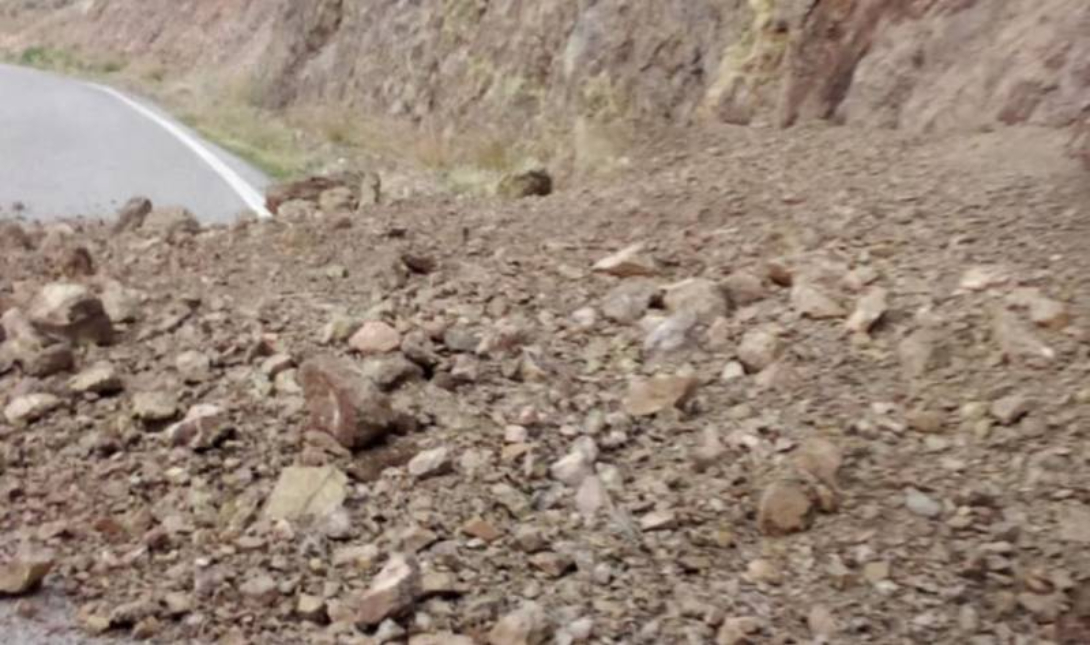 Κατολίσθηση στο δρόμο για Κερατόκαμπο