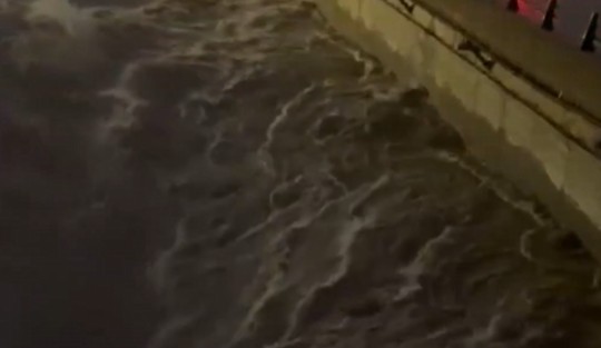 «Φουσκώνει» και δοκιμάζεται από την κακοκαιρία ο Κηφισός – Δείτε βίντεο και φωτογραφίες