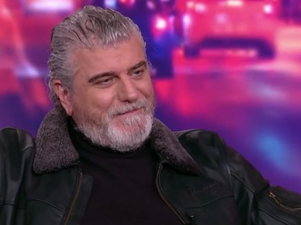 Βλαδίμηρος Κυριακίδης: «Εμείς οι άνδρες κουραζόμαστε να αποδεχτούμε τη θηλυκή μας πλευρά»