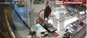 Ληστεία σε ζαχαροπλαστείο με δύο υπαλλήλους να κλειδώνονται στην τουαλέτα!