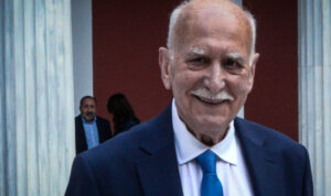 Θλίψη και συγκίνηση: Ο πολιτικός και καλλιτεχνικός κόσμος αποχαιρετάει τον Γιώργο Παπαδάκη